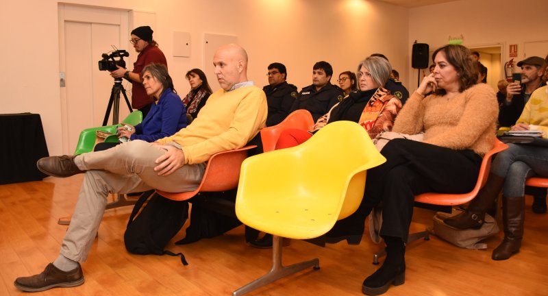 Se desarrolló el conversatorio La convivencia, perspectivas desde la educación y el trabajo, en la Sala Beto Satragni del Complejo Cultural Politeama. Se desarrolló el conversatorio La convivencia, perspectivas desde la educación y el trabajo, en la Sala Beto Satragni del Complejo Cultural Politeama.