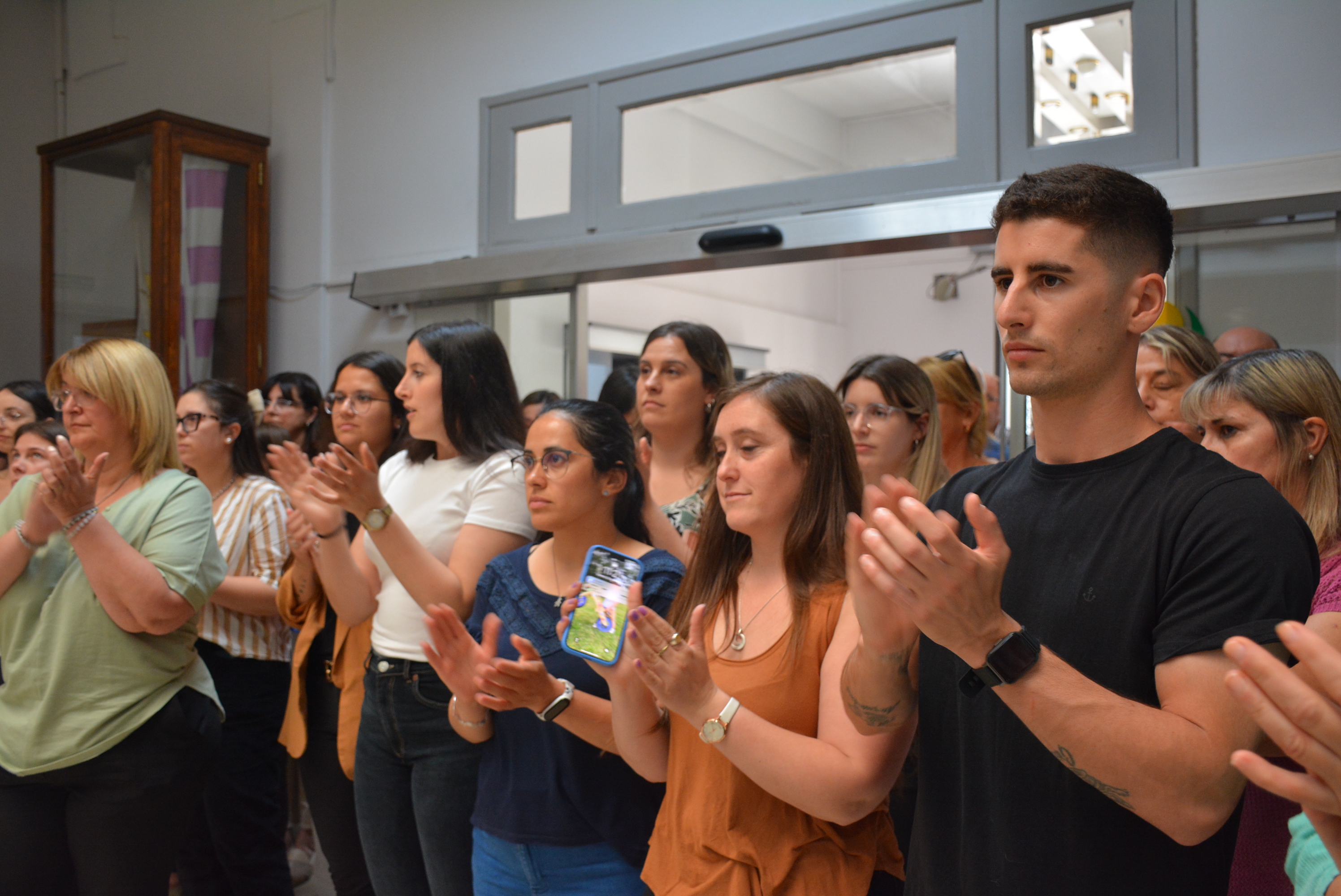 Funcionarios y funcionarias de la Intendencia en el saludo de fin de año realizado en el hall del Palacio Municipal Funcionarios y funcionarias de la Intendencia en el saludo de fin de año realizado en el hall del Palacio Municipal