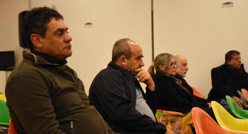 Se desarrolló el conversatorio La convivencia, perspectivas desde la educación y el trabajo, en la Sala Beto Satragni del Complejo Cultural Politeama. Se desarrolló el conversatorio La convivencia, perspectivas desde la educación y el trabajo, en la Sala Beto Satragni del Complejo Cultural Politeama.