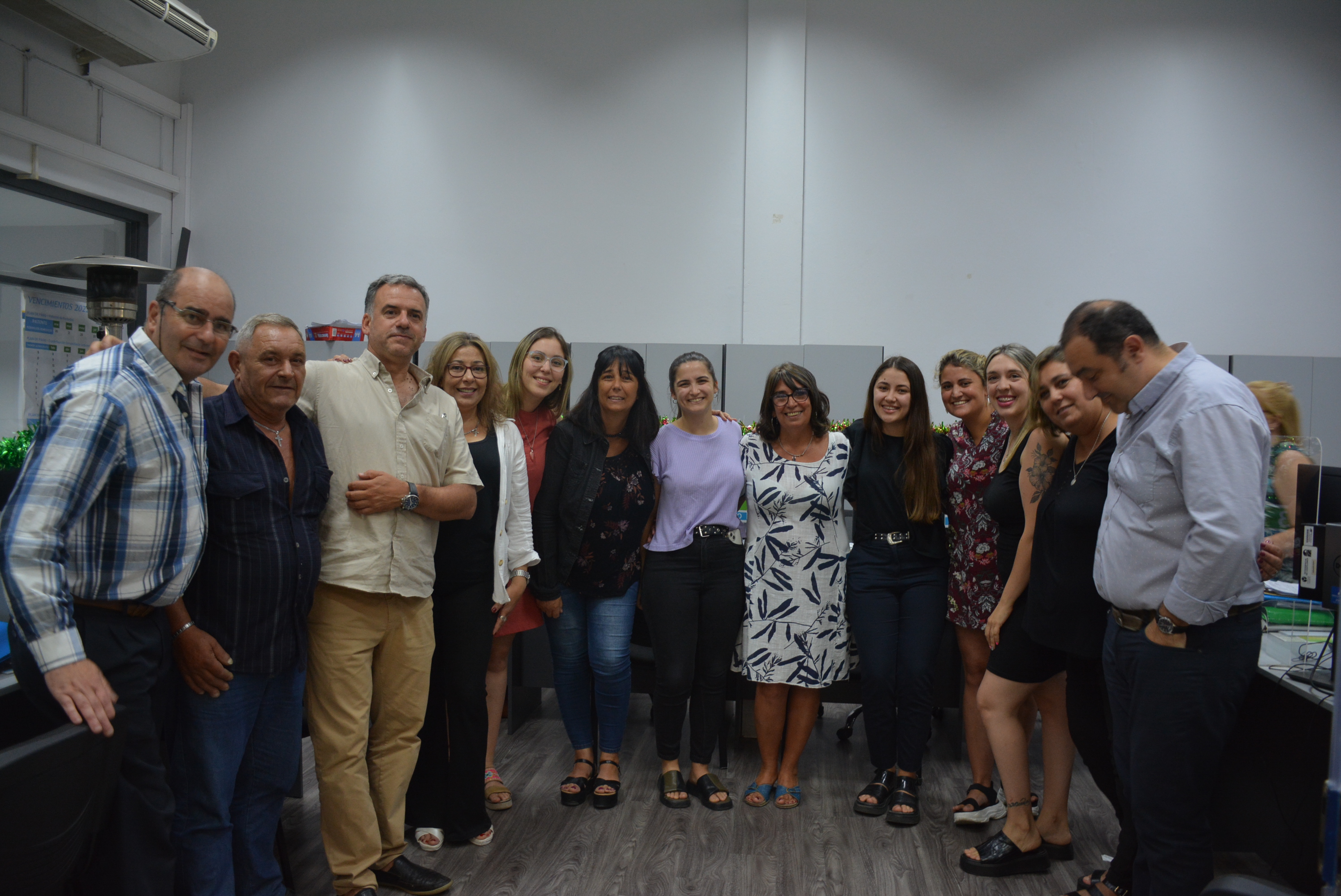 Intendente de Canelones, Prof. Yamandú Orsi, junto a funcionarios y funcionarias de la Intendencia Intendente de Canelones, Prof. Yamandú Orsi, junto a funcionarios y funcionarias de la Intendencia