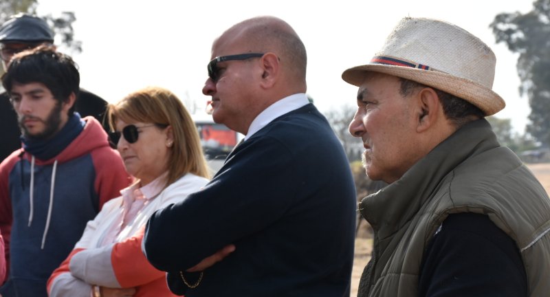 Al centro Leonardo Carrabs, Relaciones Institucionales CUTCSA junto a Concejales Municipio de Barros Blancos Al centro Leonardo Carrabs, Relaciones Institucionales CUTCSA junto a Concejales Municipio de Barros Blancos