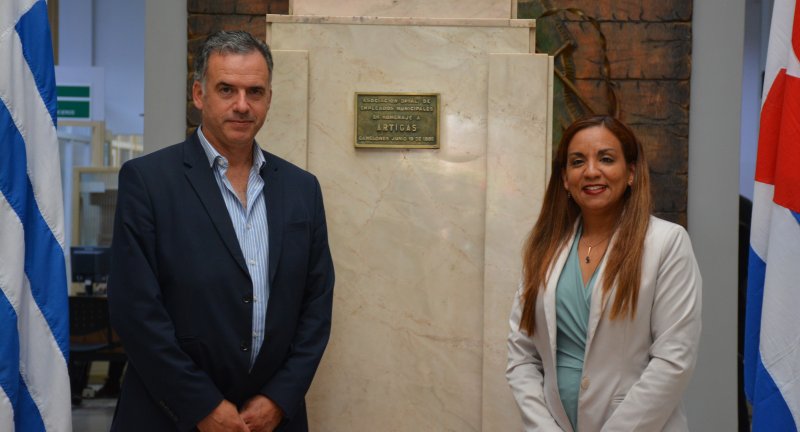 Intendente de Canelones, Yamandú Orsi, y la Embajadora de Cuba en Uruguay, Zulan Popa Danel. Intendente de Canelones, Yamandú Orsi, y la Embajadora de Cuba en Uruguay, Zulan Popa Danel.