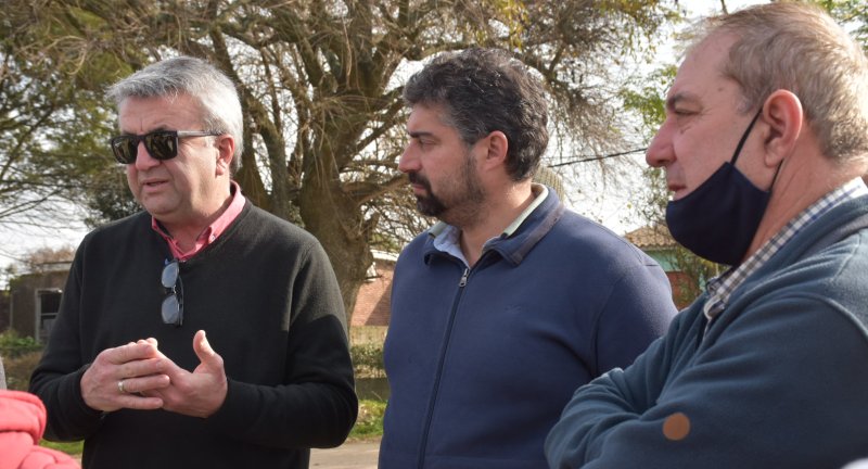 Director de Tránsito, Alejandro Alberro, junto a Ing. Juan Pablo Pereira, Dirección General de Obras, Alcalde de Barros Blancos, Julián Rocha Director de Tránsito, Alejandro Alberro, junto a Ing. Juan Pablo Pereira, Dirección General de Obras, Alcalde de Barros Blancos, Julián Rocha