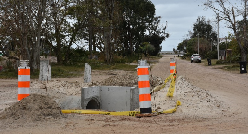 Alcantarilla que une canal de calle Del Oriente con canal Artigas