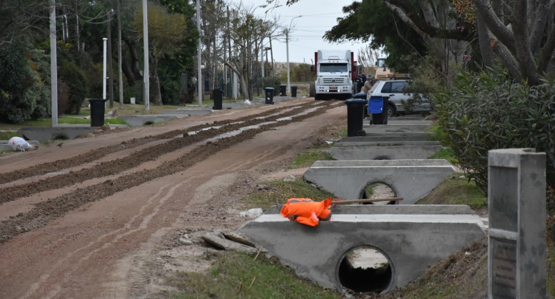 Realización de base para futuro asfaltado Realización de base para futuro asfaltado