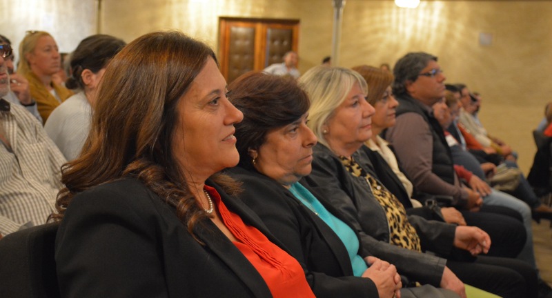 Homenaje a funcionarios y funcionarias municipales por sus 25, 30, 40 y 50 años de labor en el Complejo Cultural Politeama Homenaje a funcionarios y funcionarias municipales por sus 25, 30, 40 y 50 años de labor en el Complejo Cultural Politeama