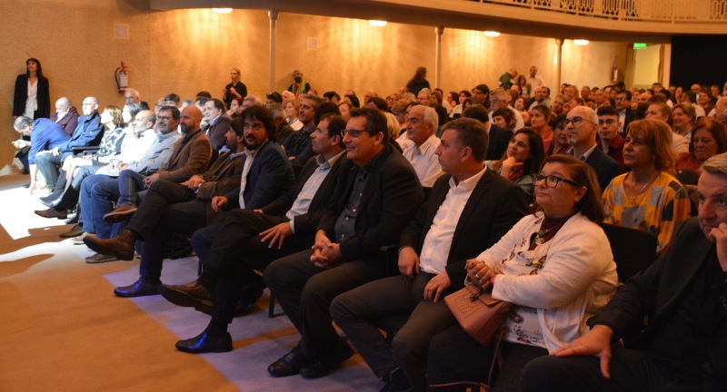 Homenaje a funcionarios y funcionarias municipales por sus 25, 30, 40 y 50 años de labor en el Complejo Cultural Politeama Homenaje a funcionarios y funcionarias municipales por sus 25, 30, 40 y 50 años de labor en el Complejo Cultural Politeama