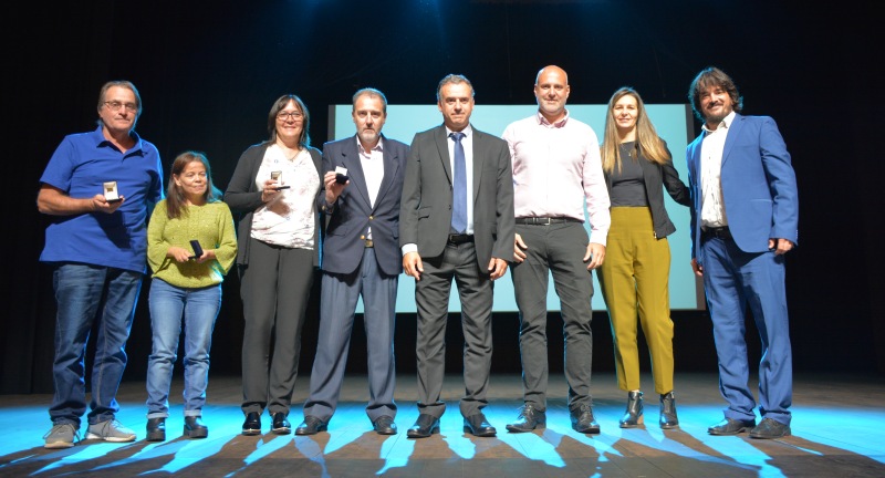 Homenaje a funcionarios y funcionarias municipales por sus 25, 30, 40 y 50 años de labor en el Complejo Cultural Politeama Homenaje a funcionarios y funcionarias municipales por sus 25, 30, 40 y 50 años de labor en el Complejo Cultural Politeama