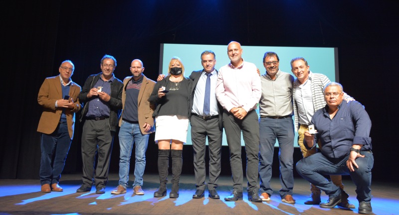 Homenaje a funcionarios y funcionarias municipales por sus 25, 30, 40 y 50 años de labor en el Complejo Cultural Politeama Homenaje a funcionarios y funcionarias municipales por sus 25, 30, 40 y 50 años de labor en el Complejo Cultural Politeama
