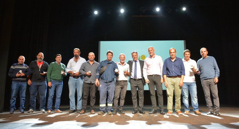 Homenaje a funcionarios y funcionarias municipales por sus 25, 30, 40 y 50 años de labor en el Complejo Cultural Politeama Homenaje a funcionarios y funcionarias municipales por sus 25, 30, 40 y 50 años de labor en el Complejo Cultural Politeama