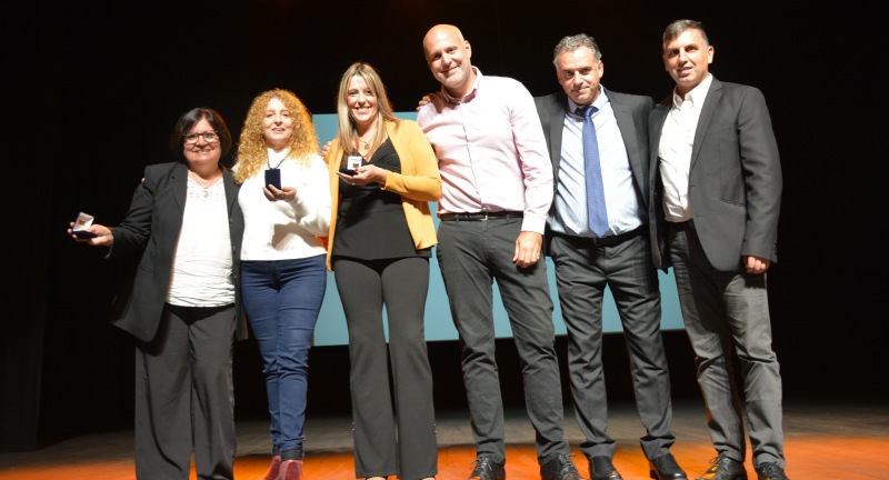 Homenaje a funcionarios y funcionarias municipales por sus 25, 30, 40 y 50 años de labor en el Complejo Cultural Politeama Homenaje a funcionarios y funcionarias municipales por sus 25, 30, 40 y 50 años de labor en el Complejo Cultural Politeama