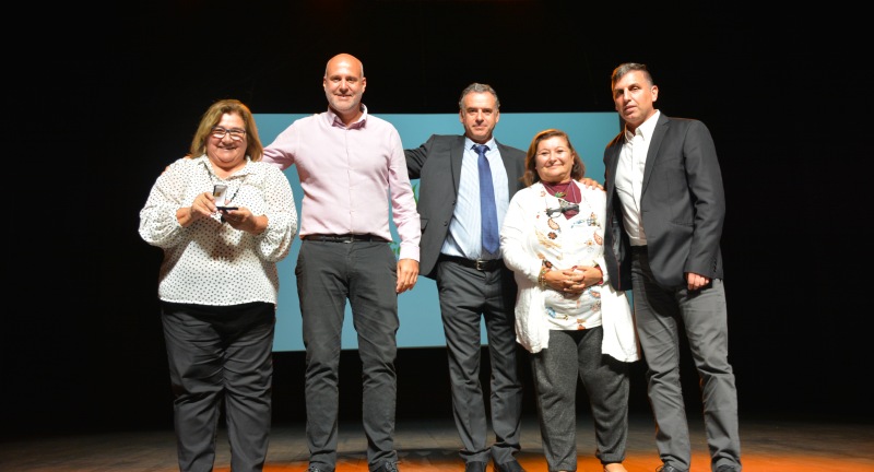 Homenaje a funcionarios y funcionarias municipales por sus 25, 30, 40 y 50 años de labor en el Complejo Cultural Politeama Homenaje a funcionarios y funcionarias municipales por sus 25, 30, 40 y 50 años de labor en el Complejo Cultural Politeama