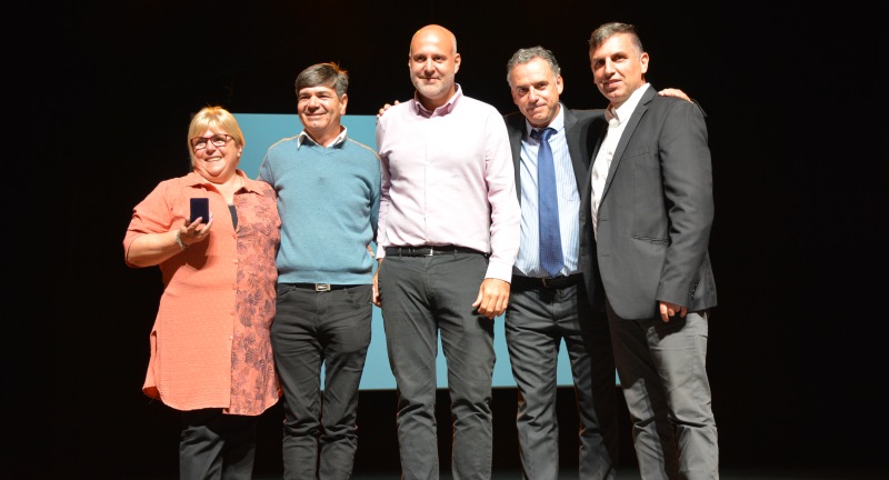 Homenaje a funcionarios y funcionarias municipales por sus 25, 30, 40 y 50 años de labor en el Complejo Cultural Politeama Homenaje a funcionarios y funcionarias municipales por sus 25, 30, 40 y 50 años de labor en el Complejo Cultural Politeama
