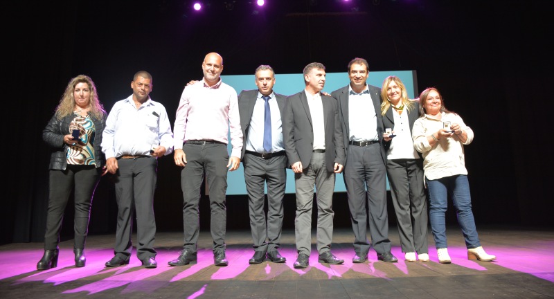 Homenaje a funcionarios y funcionarias municipales por sus 25, 30, 40 y 50 años de labor en el Complejo Cultural Politeama Homenaje a funcionarios y funcionarias municipales por sus 25, 30, 40 y 50 años de labor en el Complejo Cultural Politeama