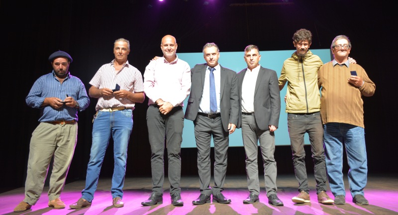 Homenaje a funcionarios y funcionarias municipales por sus 25, 30, 40 y 50 años de labor en el Complejo Cultural Politeama Homenaje a funcionarios y funcionarias municipales por sus 25, 30, 40 y 50 años de labor en el Complejo Cultural Politeama