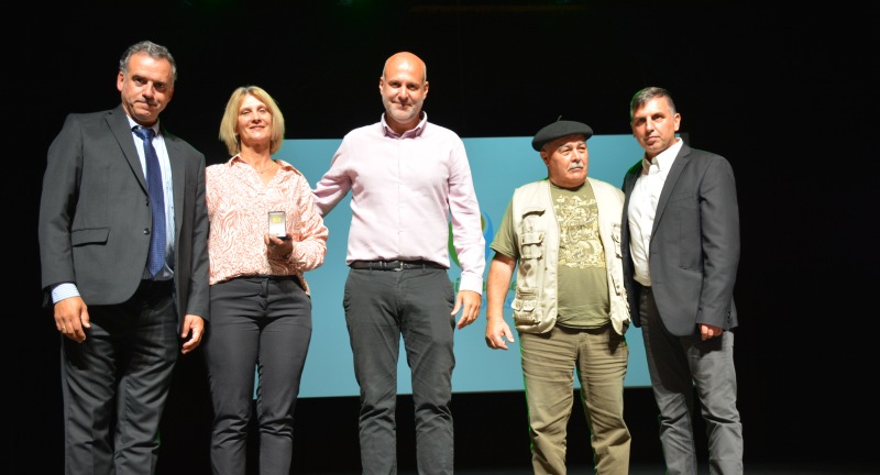 Homenaje a funcionarios y funcionarias municipales por sus 25, 30, 40 y 50 años de labor en el Complejo Cultural Politeama Homenaje a funcionarios y funcionarias municipales por sus 25, 30, 40 y 50 años de labor en el Complejo Cultural Politeama