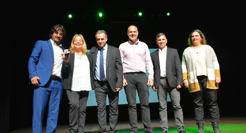 Homenaje a funcionarios y funcionarias municipales por sus 25, 30, 40 y 50 años de labor en el Complejo Cultural Politeama Homenaje a funcionarios y funcionarias municipales por sus 25, 30, 40 y 50 años de labor en el Complejo Cultural Politeama