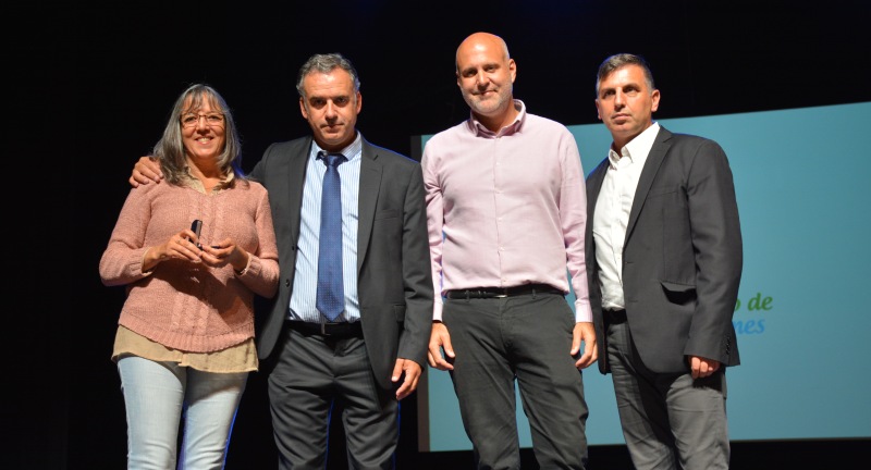 Homenaje a funcionarios y funcionarias municipales por sus 25, 30, 40 y 50 años de labor en el Complejo Cultural Politeama Homenaje a funcionarios y funcionarias municipales por sus 25, 30, 40 y 50 años de labor en el Complejo Cultural Politeama
