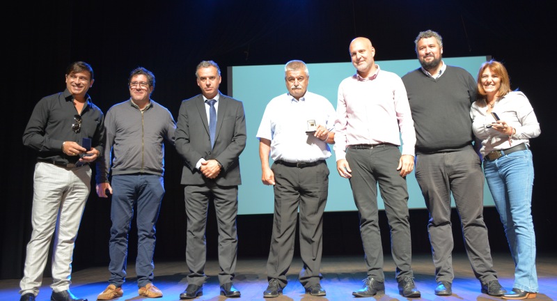 Homenaje a funcionarios y funcionarias municipales por sus 25, 30, 40 y 50 años de labor en el Complejo Cultural Politeama Homenaje a funcionarios y funcionarias municipales por sus 25, 30, 40 y 50 años de labor en el Complejo Cultural Politeama