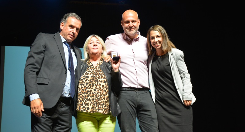 Homenaje a funcionarios y funcionarias municipales por sus 25, 30, 40 y 50 años de labor en el Complejo Cultural Politeama Homenaje a funcionarios y funcionarias municipales por sus 25, 30, 40 y 50 años de labor en el Complejo Cultural Politeama