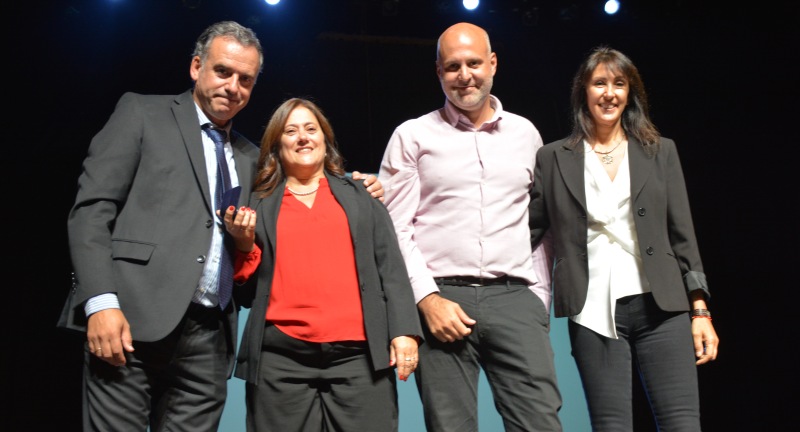 Homenaje a funcionarios y funcionarias municipales por sus 25, 30, 40 y 50 años de labor en el Complejo Cultural Politeama Homenaje a funcionarios y funcionarias municipales por sus 25, 30, 40 y 50 años de labor en el Complejo Cultural Politeama