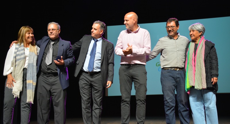 Homenaje a funcionarios y funcionarias municipales por sus 25, 30, 40 y 50 años de labor en el Complejo Cultural Politeama Homenaje a funcionarios y funcionarias municipales por sus 25, 30, 40 y 50 años de labor en el Complejo Cultural Politeama
