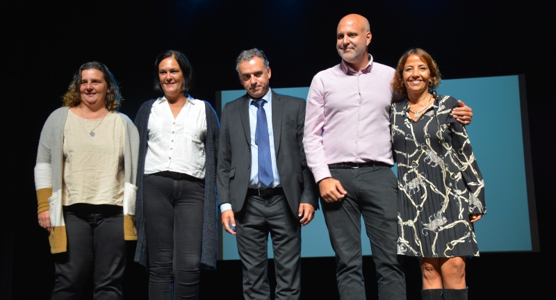 Homenaje a funcionarios y funcionarias municipales por sus 25, 30, 40 y 50 años de labor en el Complejo Cultural Politeama Homenaje a funcionarios y funcionarias municipales por sus 25, 30, 40 y 50 años de labor en el Complejo Cultural Politeama