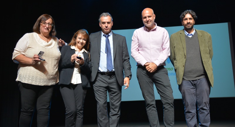 Homenaje a funcionarios y funcionarias municipales por sus 25, 30, 40 y 50 años de labor en el Complejo Cultural Politeama Homenaje a funcionarios y funcionarias municipales por sus 25, 30, 40 y 50 años de labor en el Complejo Cultural Politeama