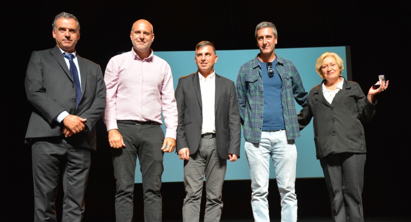 Homenaje a funcionarios y funcionarias municipales por sus 25, 30, 40 y 50 años de labor en el Complejo Cultural Politeama Homenaje a funcionarios y funcionarias municipales por sus 25, 30, 40 y 50 años de labor en el Complejo Cultural Politeama