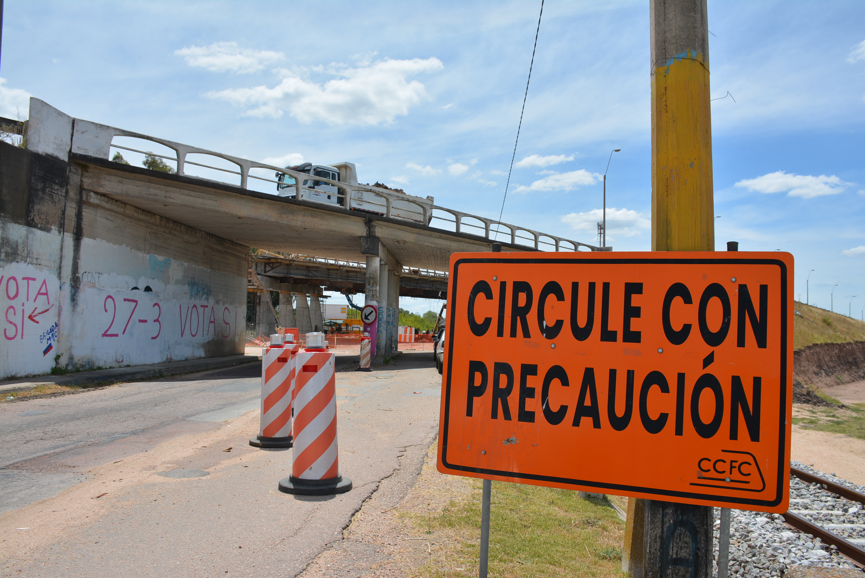 Desvío en el ingreso a ciudad de Canelones desde el sur por obras del ferrocarril central y el viaducto