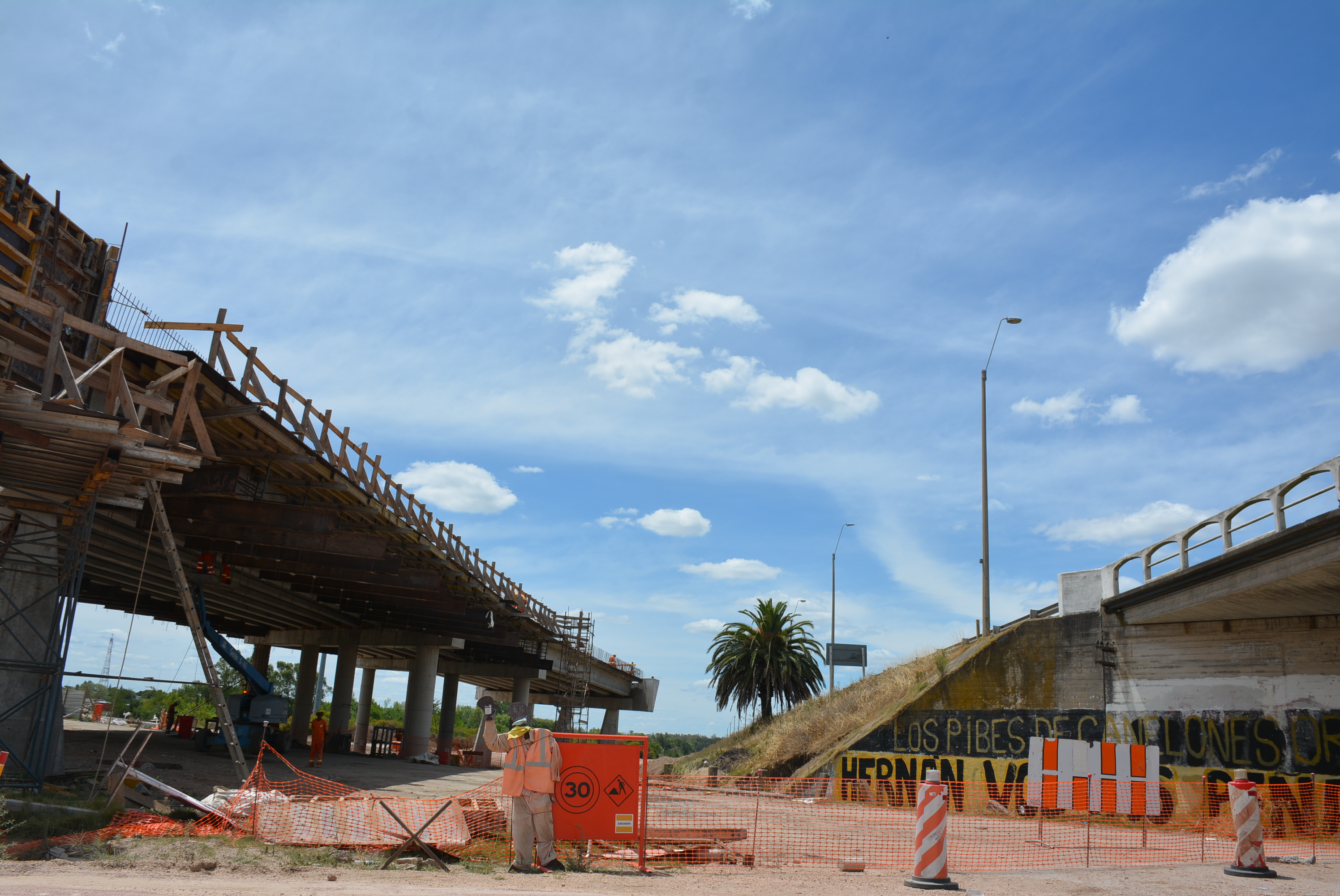 Desvío en el ingreso a ciudad de Canelones desde el sur por obras del ferrocarril central y el viaducto