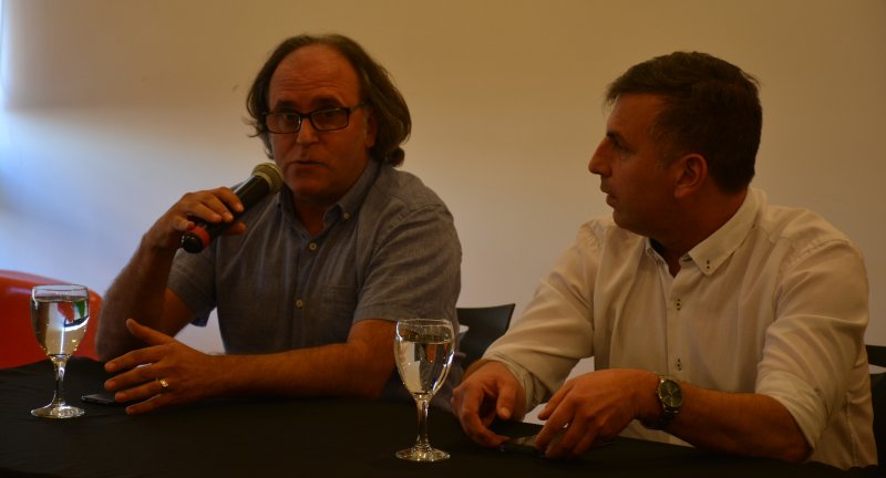 Director de Descentralización, Mauricio Chiesa, y el Director General de Descentralización, Ruben Moreno, en el lanzamiento de los Fondos Participativos Municipales en la Sala Beto Satragni del Complejo Cultural Politeama. Director de Descentralización, Mauricio Chiesa, y el Director General de Descentralización, Ruben Moreno, en el lanzamiento de los Fondos Participativos Municipales en la Sala Beto Satragni del Complejo Cultural Politeama.
