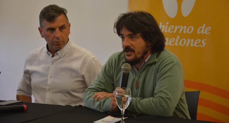 Director General de Descentralización, Ruben Moreno, y el Coordinador del Gabinete Institucional, Pedro Irigoin, en la Sala Beto Satragni del Complejo Cultural Politeama. Director General de Descentralización, Ruben Moreno, y el Coordinador del Gabinete Institucional, Pedro Irigoin, en la Sala Beto Satragni del Complejo Cultural Politeama.