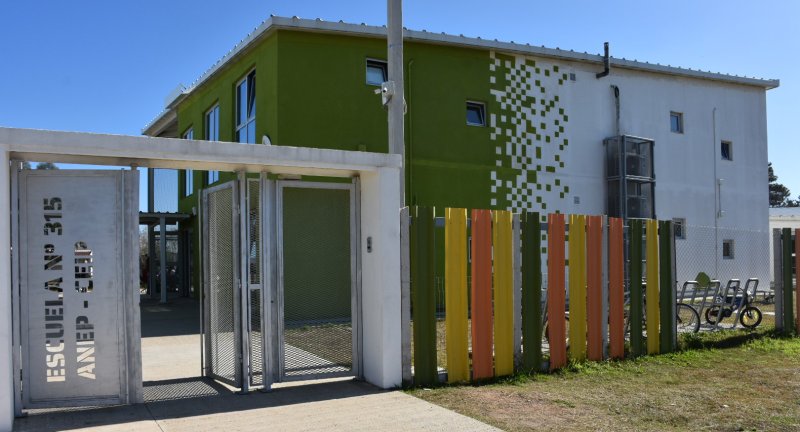 Fachada de Escuela N° 315 de Pinar Norte Fachada de Escuela N° 315 de Pinar Norte