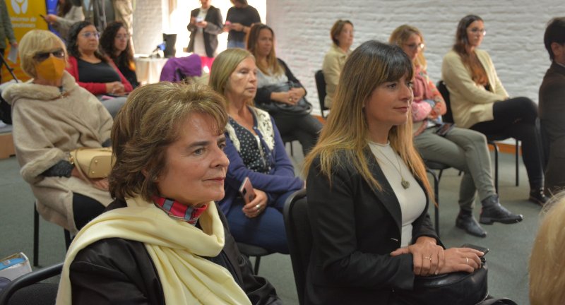 Público presente en el lanzamiento de la 111° edición de las Fiestas Mayas en la Sala Horacio Arredondo del Ministerio de Turismo