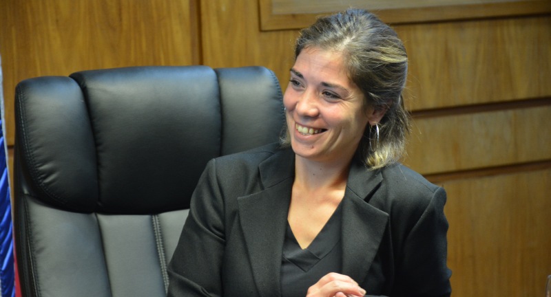 Coordinadora de Gabinete Productivo, Tania Yanes, en la firma de convenio entre el Gobierno de Canelones e INIA en la Sala de Actos del Palacio Municipal Coordinadora de Gabinete Productivo, Tania Yanes, en la firma de convenio entre el Gobierno de Canelones e INIA en la Sala de Actos del Palacio Municipal