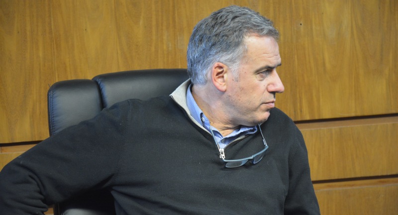 El Intendente de Canelones, Yamandú Orsi, en la firma de convenio entre el Gobierno de Canelones e INIA en la Sala de Actos del Palacio Municipal El Intendente de Canelones, Yamandú Orsi, en la firma de convenio entre el Gobierno de Canelones e INIA en la Sala de Actos del Palacio Municipal
