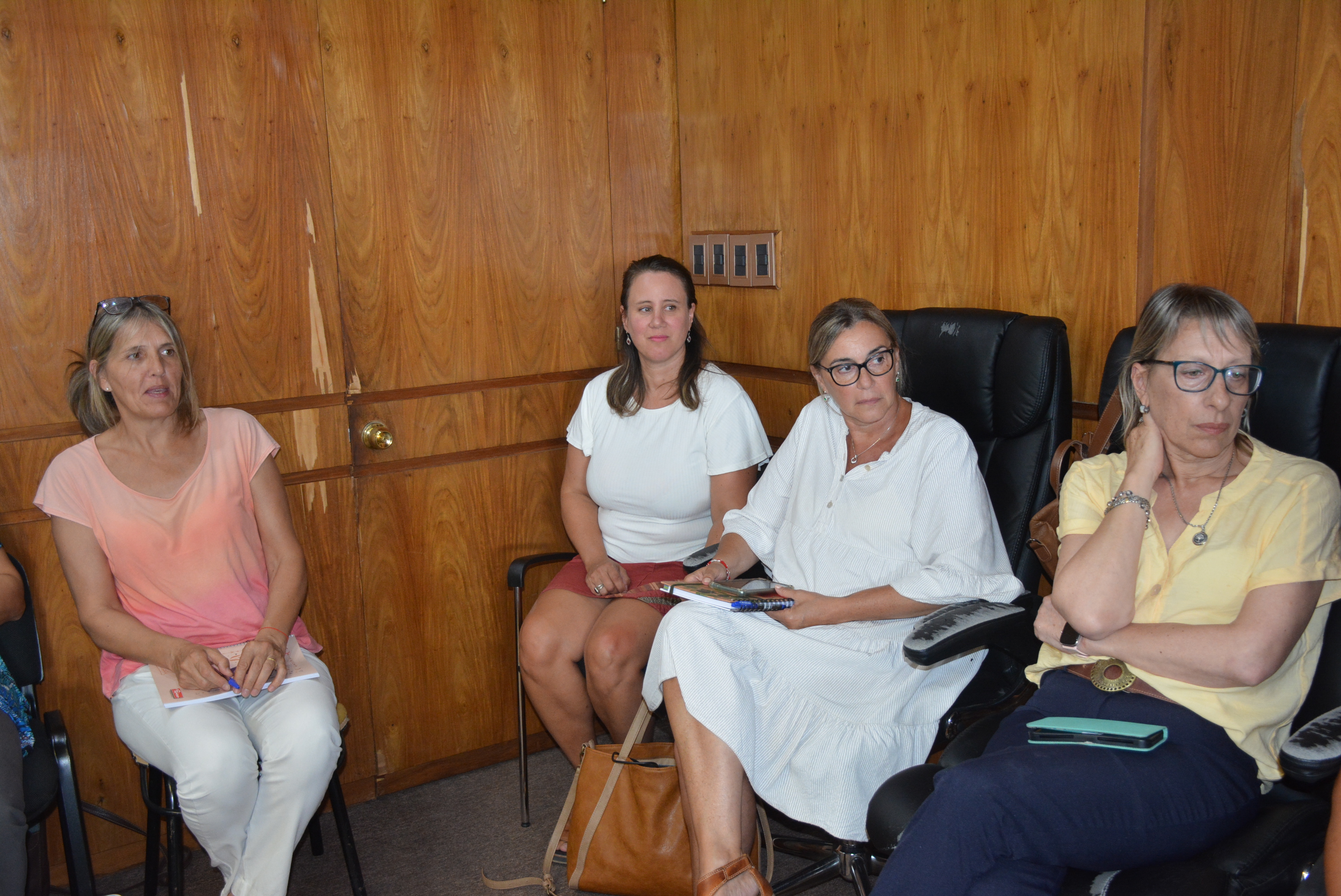 Mujeres con responsabilidad política en la Intendencia de Canelones tuvieron la primera reunión de cara al próximo 8 de marzo