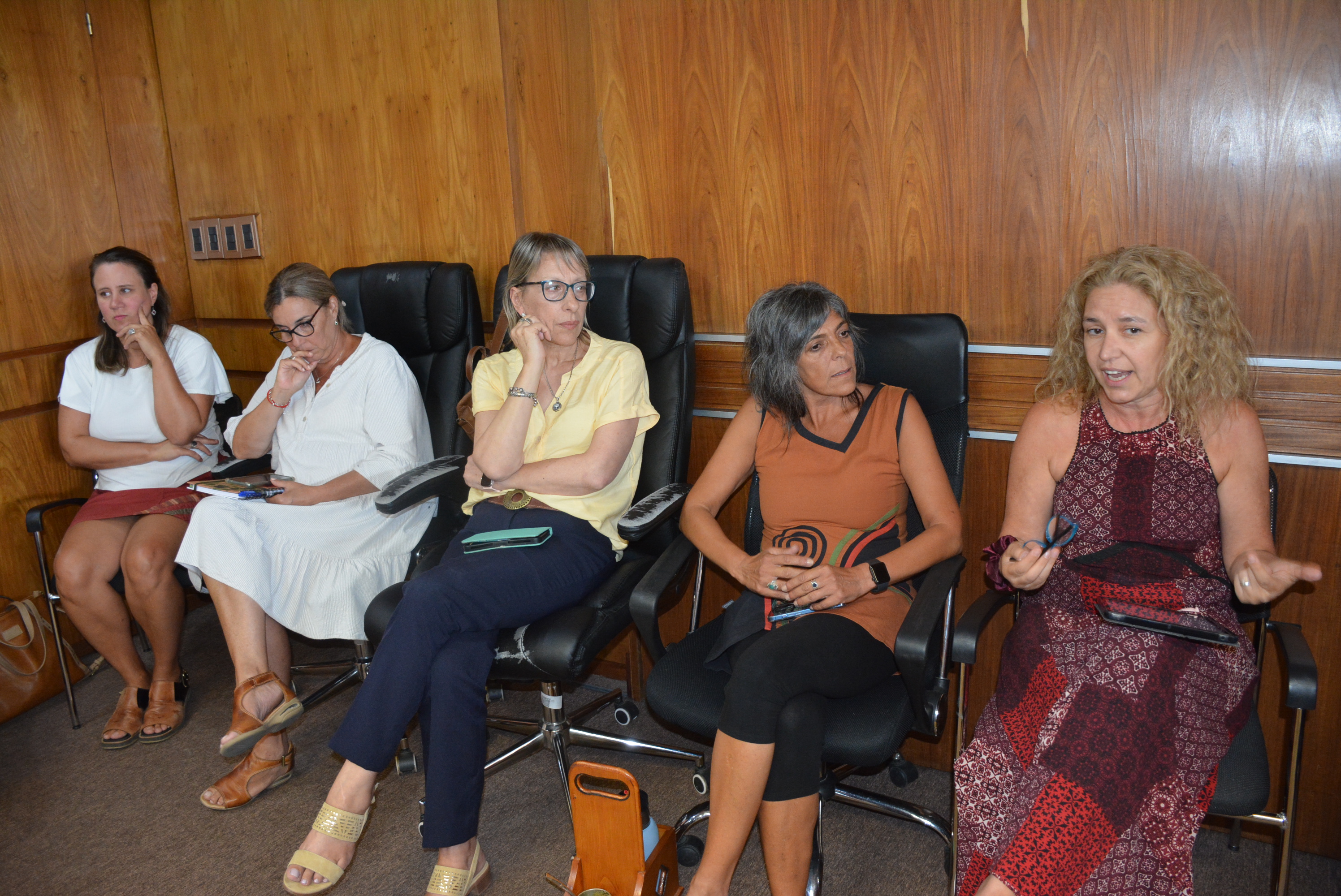 Mujeres con responsabilidad política en la Intendencia de Canelones tuvieron la primera reunión de cara al próximo 8 de marzo