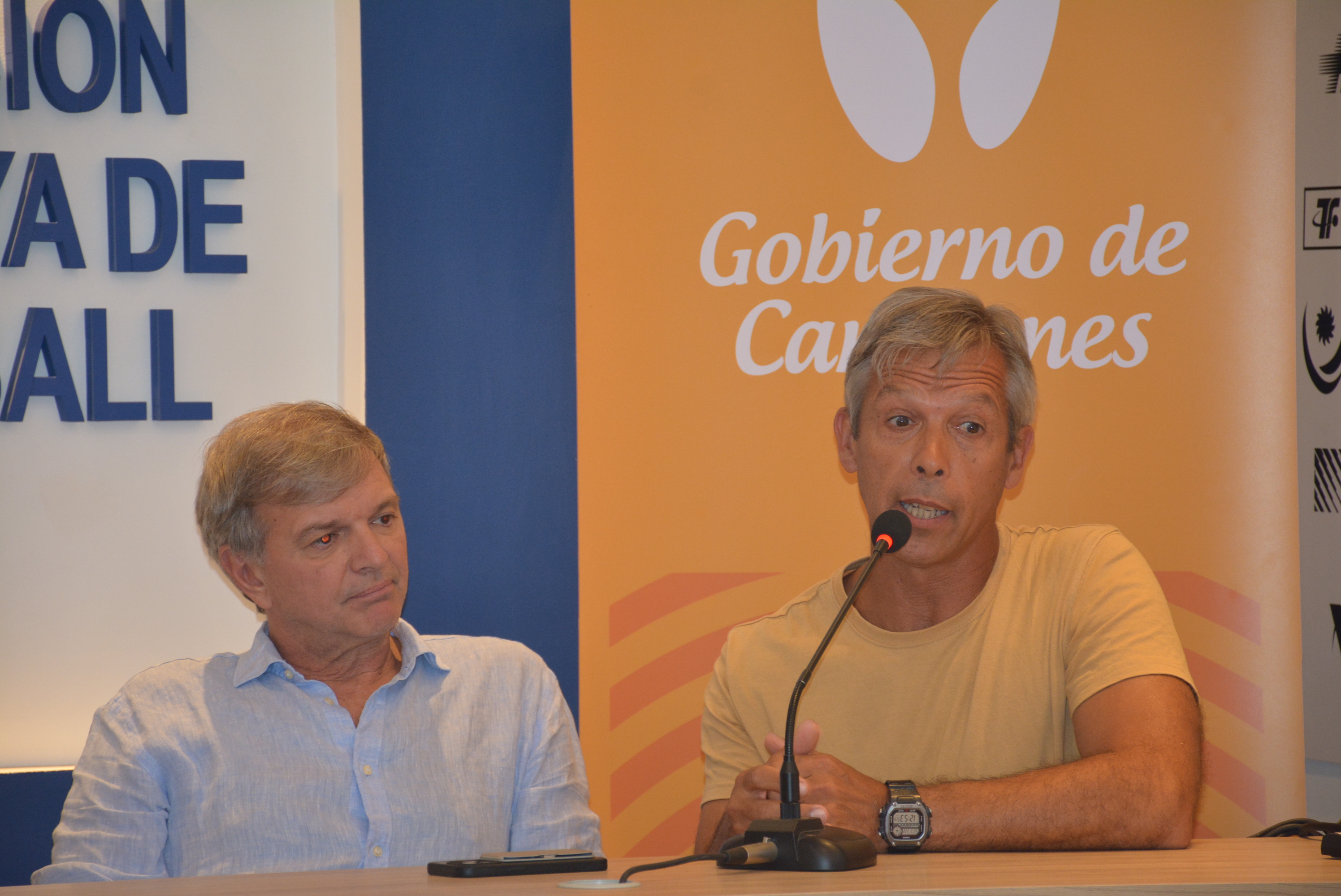 El Secretario Nacional de Deportes, Dr. Sebastián Bauzá, y el Director General de Deportes de la Intendencia de Canelones, Prof. Alejandro Pereda, en la firma de comodato entre la Intendencia de Canelones y la Federación Uruguaya de Basketball para la construcción de un centro de entrenamiento El Secretario Nacional de Deportes, Dr. Sebastián Bauzá, y el Director General de Deportes de la Intendencia de Canelones, Prof. Alejandro Pereda, en la firma de comodato entre la Intendencia de Canelones y la Federación Uruguaya de Basketball para la construcción de un centro de entrenamiento