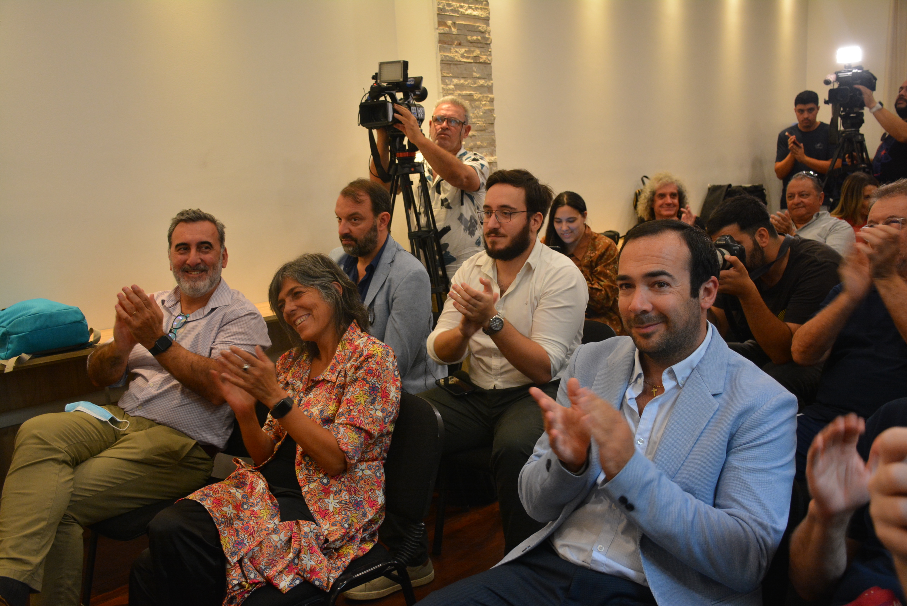 Firma de comodato entre la Intendencia de Canelones y la Federación Uruguaya de Basketball para la construcción de un centro de entrenamiento Firma de comodato entre la Intendencia de Canelones y la Federación Uruguaya de Basketball para la construcción de un centro de entrenamiento