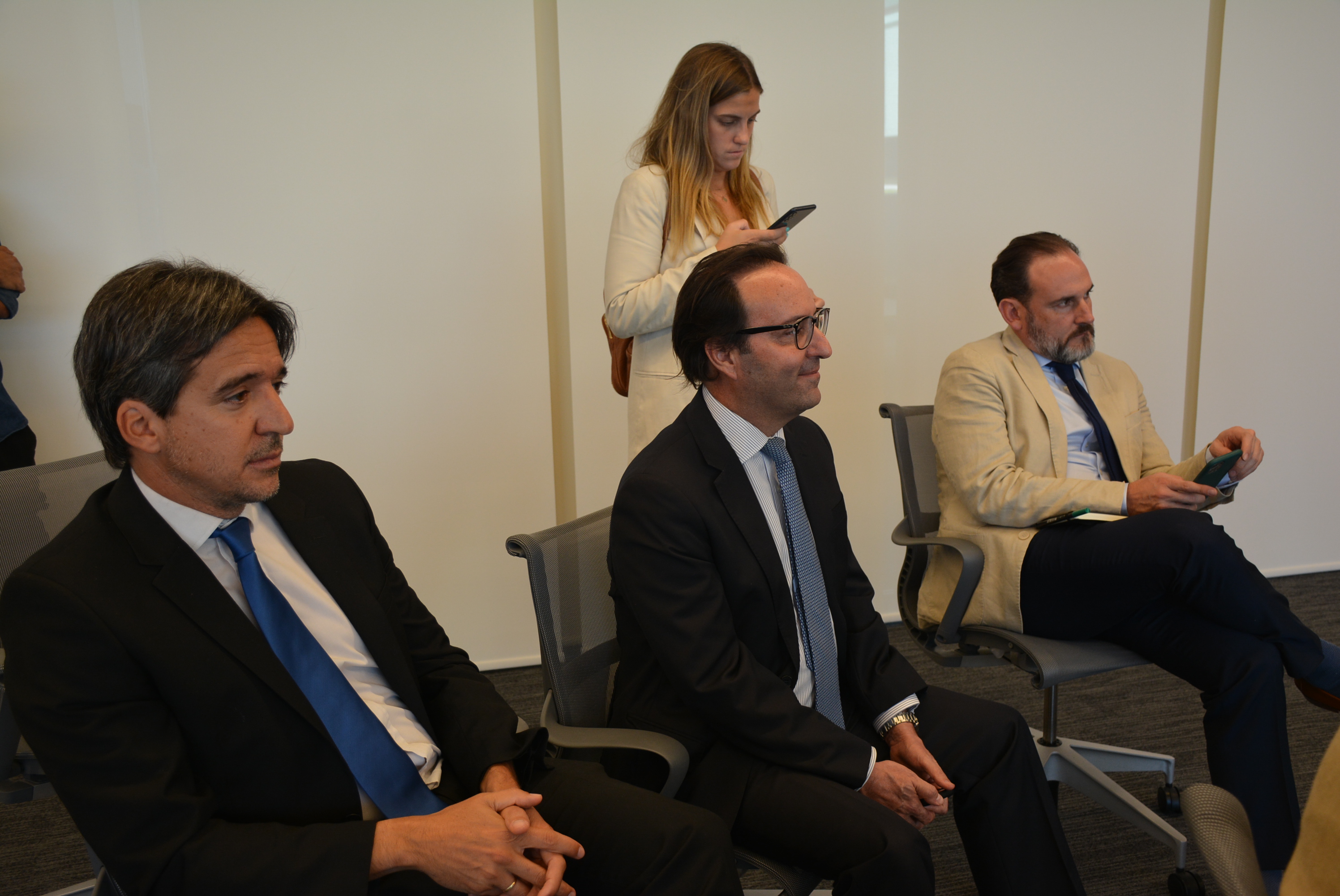 Firma de convenio ente la Intendencia de Canelones y la CAF para mejoras en espacios públicos del departamento Firma de convenio ente la Intendencia de Canelones y la CAF para mejoras en espacios públicos del departamento
