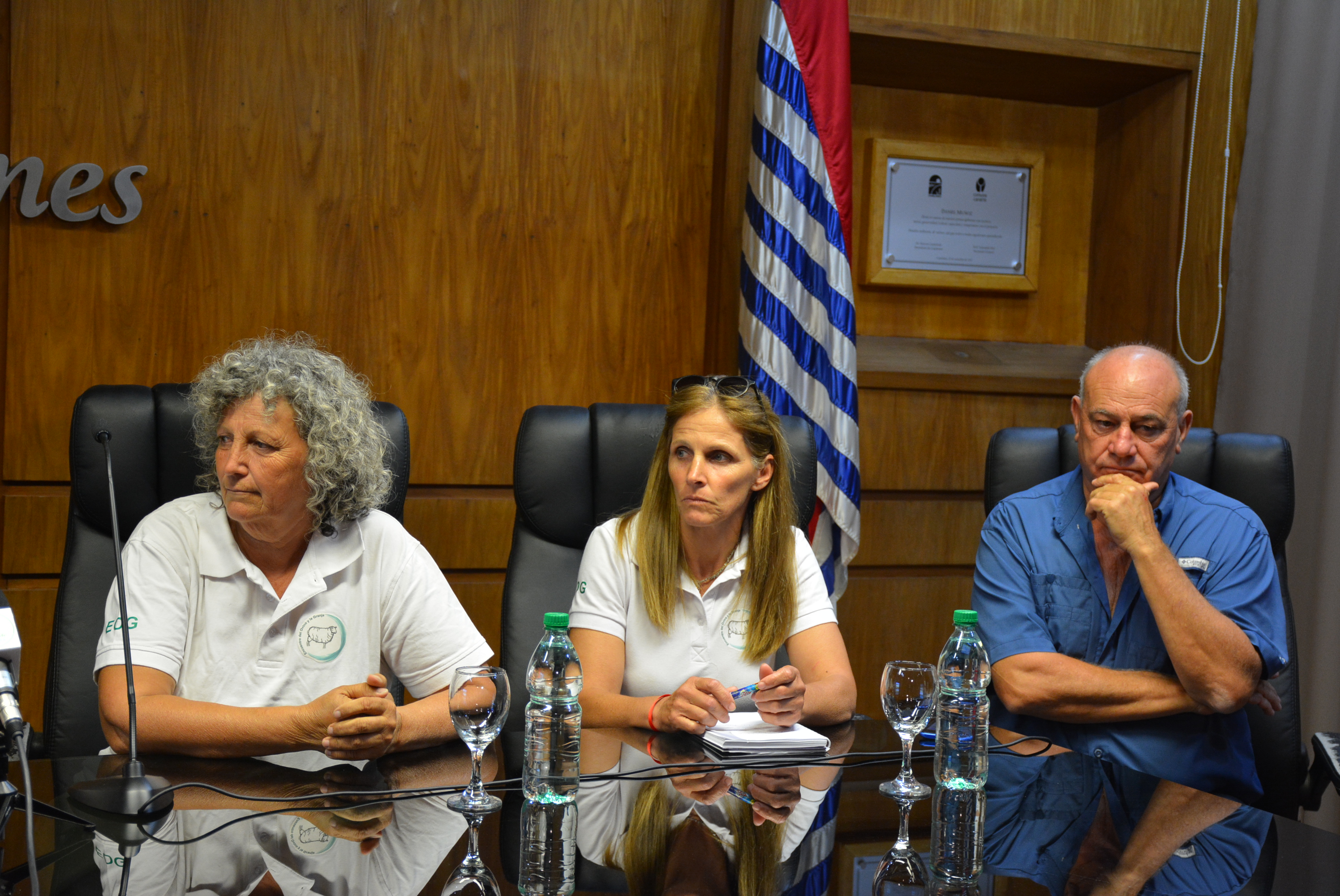 Presidenta del Encuentro del Ovino y la Granja, Nury Cerpa, Técnica y referente del seguimiento de los productores, Soledad Bonilla, y el Director de la Agencia de Desarrollo Rural, Pablo González, en el lanzamiento del 5° Encuentro del Ovino y la Granja Presidenta del Encuentro del Ovino y la Granja, Nury Cerpa, Técnica y referente del seguimiento de los productores, Soledad Bonilla, y el Director de la Agencia de Desarrollo Rural, Pablo González, en el lanzamiento del 5° Encuentro del Ovino y la Granja