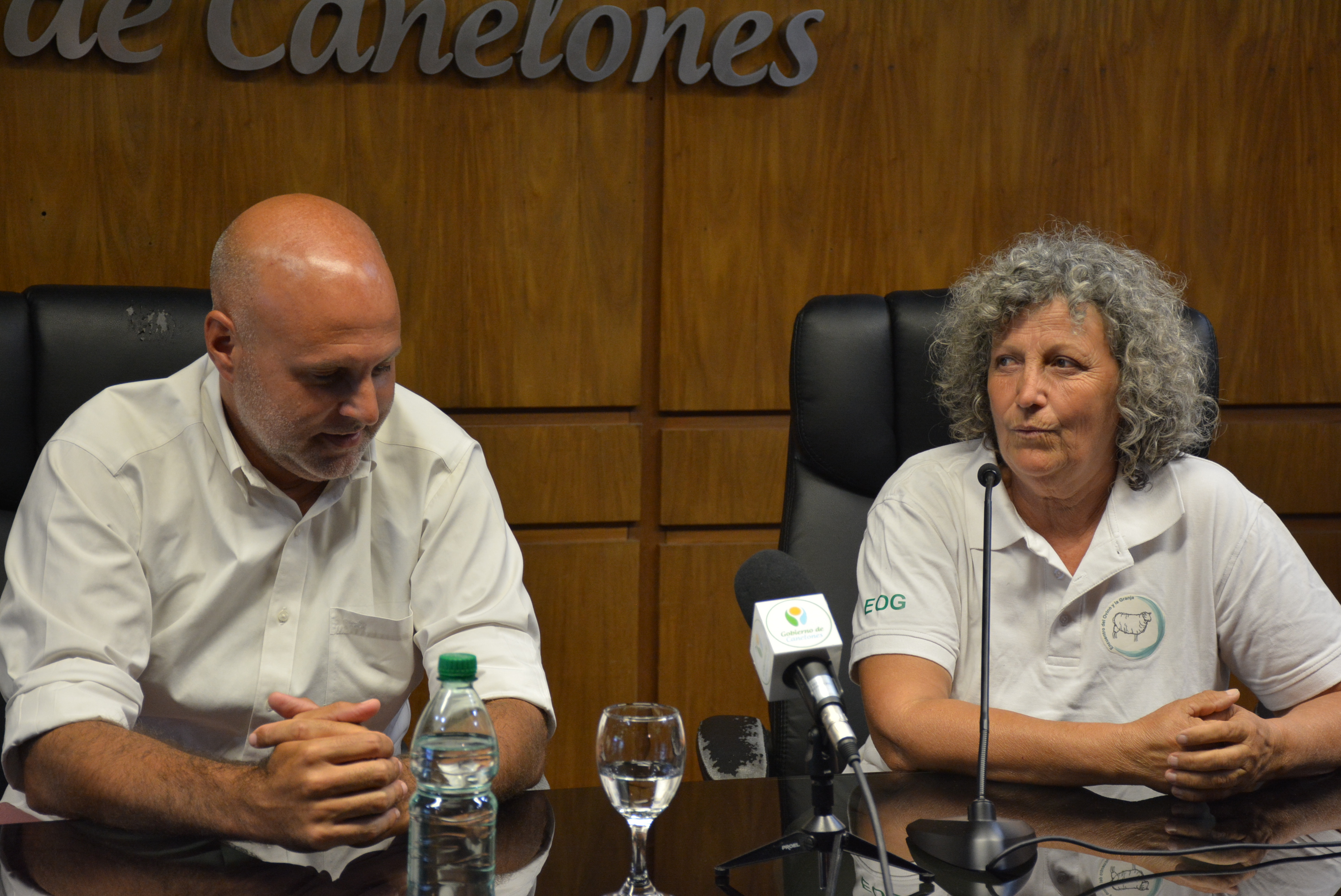 Secretario General del Gobierno de Canelones, Dr. Esc. Francisco Legnani y la Presidenta del Encuentro del Ovino y la Granja, Nury Cerpa, en el lanzamiento del 5° Encuentro del Ovino y la Granja Secretario General del Gobierno de Canelones, Dr. Esc. Francisco Legnani y la Presidenta del Encuentro del Ovino y la Granja, Nury Cerpa, en el lanzamiento del 5° Encuentro del Ovino y la Granja