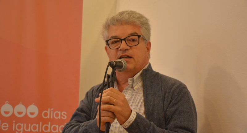 El responsable del programa 1000 Días de Igualdad, Pablo Mazzini, en el lanzamiento de la edición 2022 del programa 1000 Días de Igualdad realizado en la Sala Beto Satragni del Complejo Cultural Politeama,Teatro Atahualpa del Cioppo El responsable del programa 1000 Días de Igualdad, Pablo Mazzini, en el lanzamiento de la edición 2022 del programa 1000 Días de Igualdad realizado en la Sala Beto Satragni del Complejo Cultural Politeama,Teatro Atahualpa del Cioppo