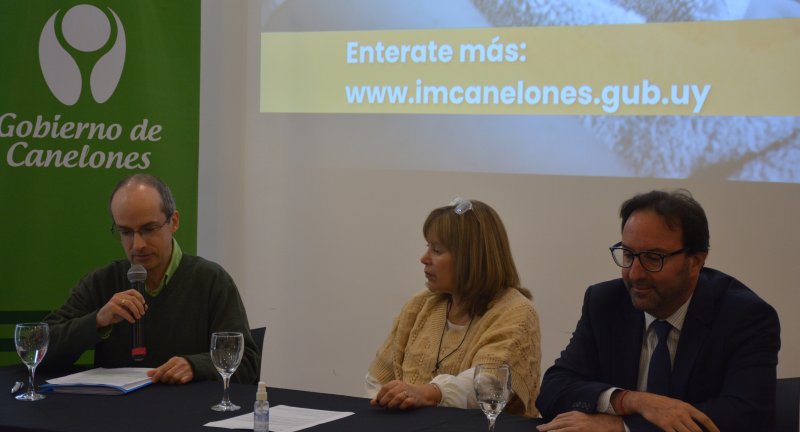 Autoridades en el lanzamiento de la edición 2022 del programa 1000 Días de Igualdad. De izquierda a derecha: Coordinador de Programas de UNICEF, Michel Guinand, la Directora General de Desarrollo Humano del Gobierno de Canelones, Gabriela Garrido y el representante de CAF en Uruguay, Francois Borit.