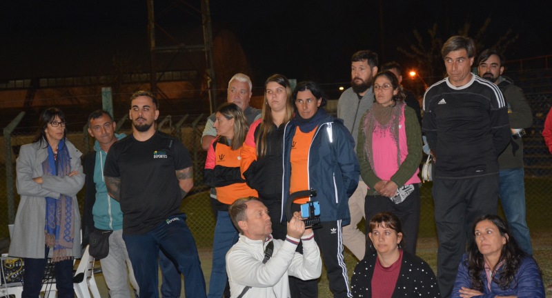 Público presente en el lanzamiento del proyecto Un gol por la convivencia en el fútbol infantil realizado en el Estadio Eduardo Martínez Monegal. Público presente en el lanzamiento del proyecto Un gol por la convivencia en el fútbol infantil realizado en el Estadio Eduardo Martínez Monegal.
