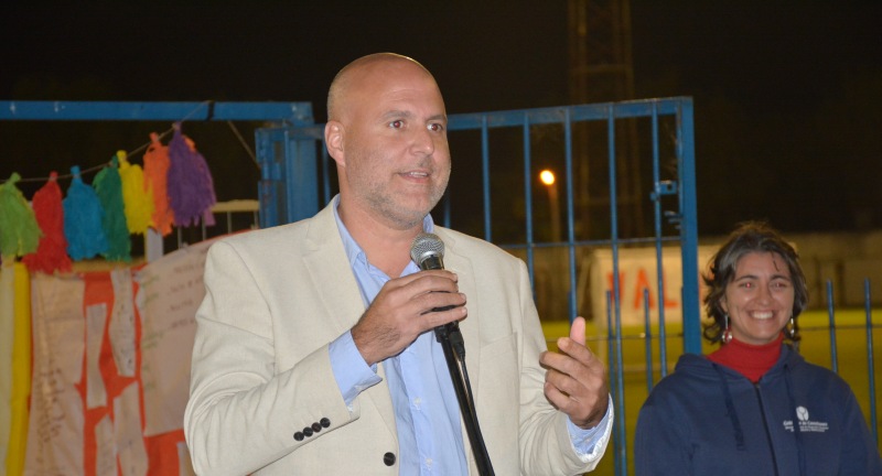 El Secretario General de la Intendencia, Francisco Legnani, en el lanzamiento del proyecto Un gol por la convivencia en el fútbol infantil realizado en el Estadio Eduardo Martínez Monegal. El Secretario General de la Intendencia, Francisco Legnani, en el lanzamiento del proyecto Un gol por la convivencia en el fútbol infantil realizado en el Estadio Eduardo Martínez Monegal.