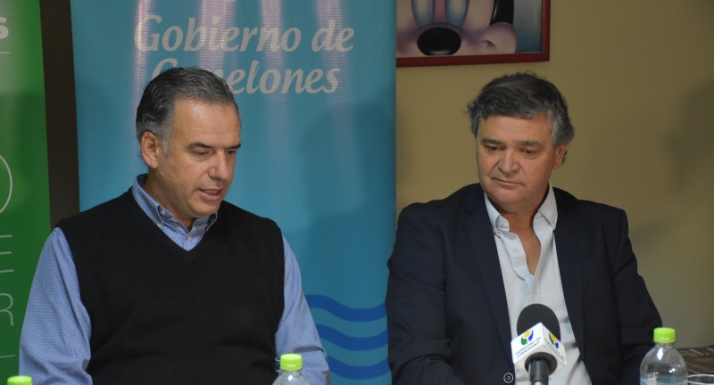 El Intendente de Canelones, Yamandú Orsi, y el Presidente de Fundación Peluffo Giguens, Alejandro Barrera en la firma de convenio entre el Gobierno de Canelones y la Fundación Peluffo Giguens. El Intendente de Canelones, Yamandú Orsi, y el Presidente de Fundación Peluffo Giguens, Alejandro Barrera en la firma de convenio entre el Gobierno de Canelones y la Fundación Peluffo Giguens.