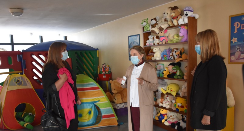 Autoridades de la Intendencia de Canelones y de la Fundación Peluffo Giguens en la recorrida por el Hogar La Campana de la Fundación Peluffo Giguens. Autoridades de la Intendencia de Canelones y de la Fundación Peluffo Giguens en la recorrida por el Hogar La Campana de la Fundación Peluffo Giguens.